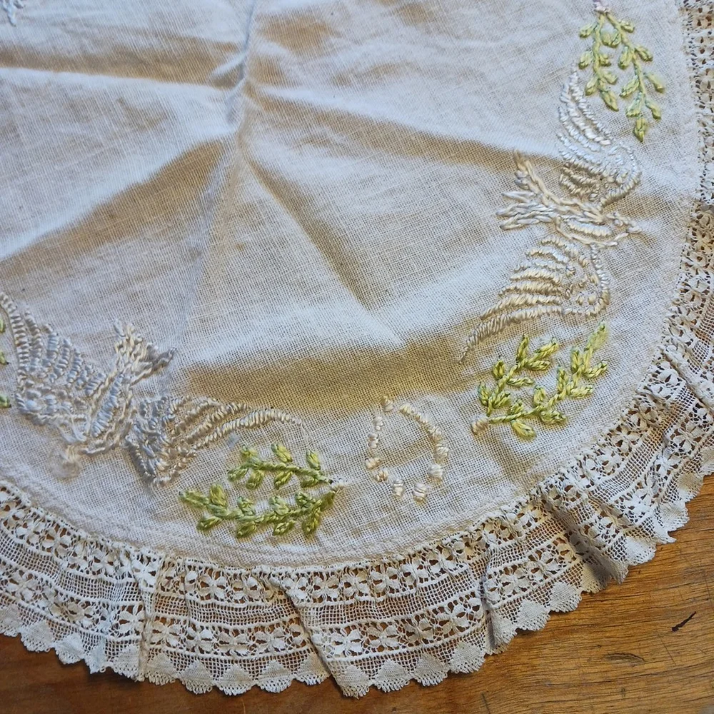 Vintage Hand Embroidered Table Runner Doves Birds Cotton Lace